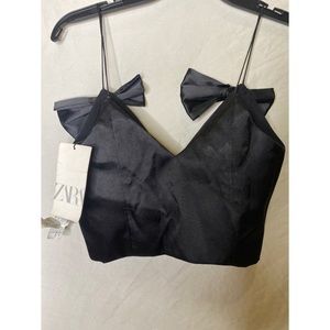 NWT never worn crop top from Zara with bows 🖤